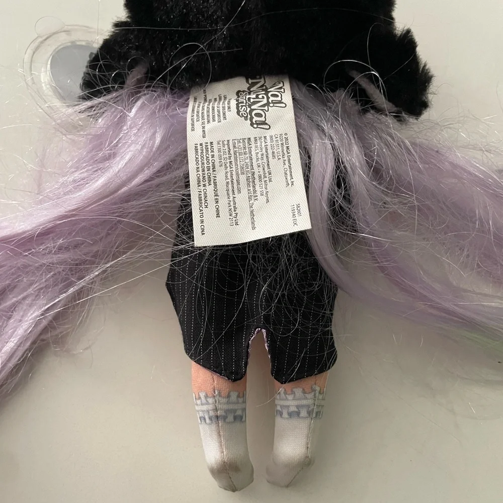 MGA Entertainment Na! Na! Na! Surprise Doll Isla Waddles